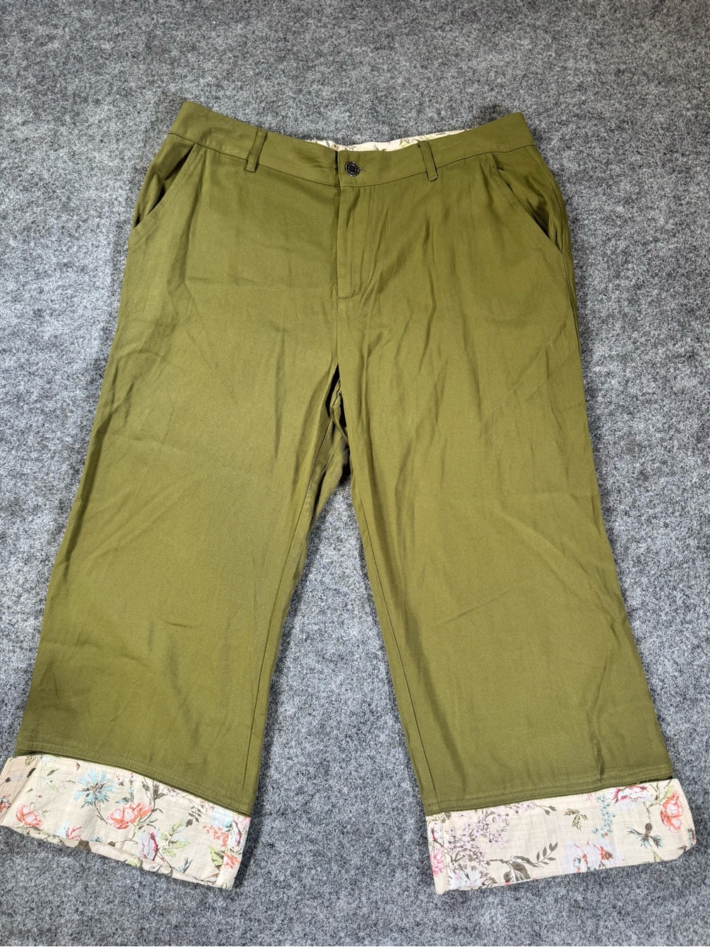 Frye & Co‎ Women's Olive Green Roll Cuff Capri Pants Floral Trim Gaucho